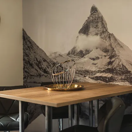 & Elegant Apartments,partially With Fireplace, By 아파트