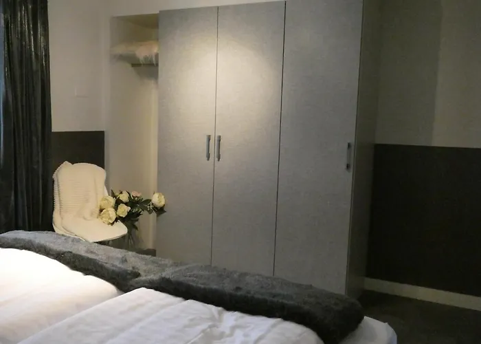 Apartament & Elegant Apartments,partially With Fireplace, By *