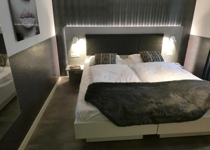 & Elegant Apartments,partially With Fireplace, By Zermatt