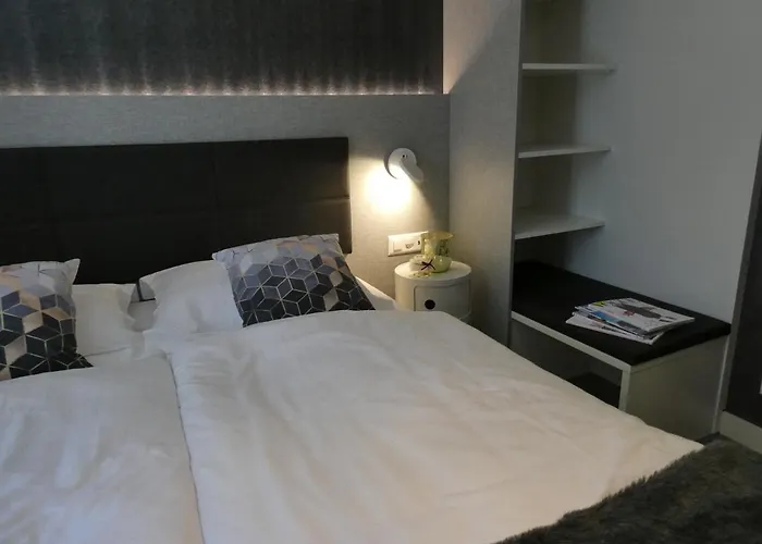 Apartament & Elegant Apartments,partially With Fireplace, By *