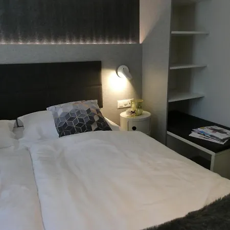 Apartment & Elegant Apartments,partially With Fireplace, By *